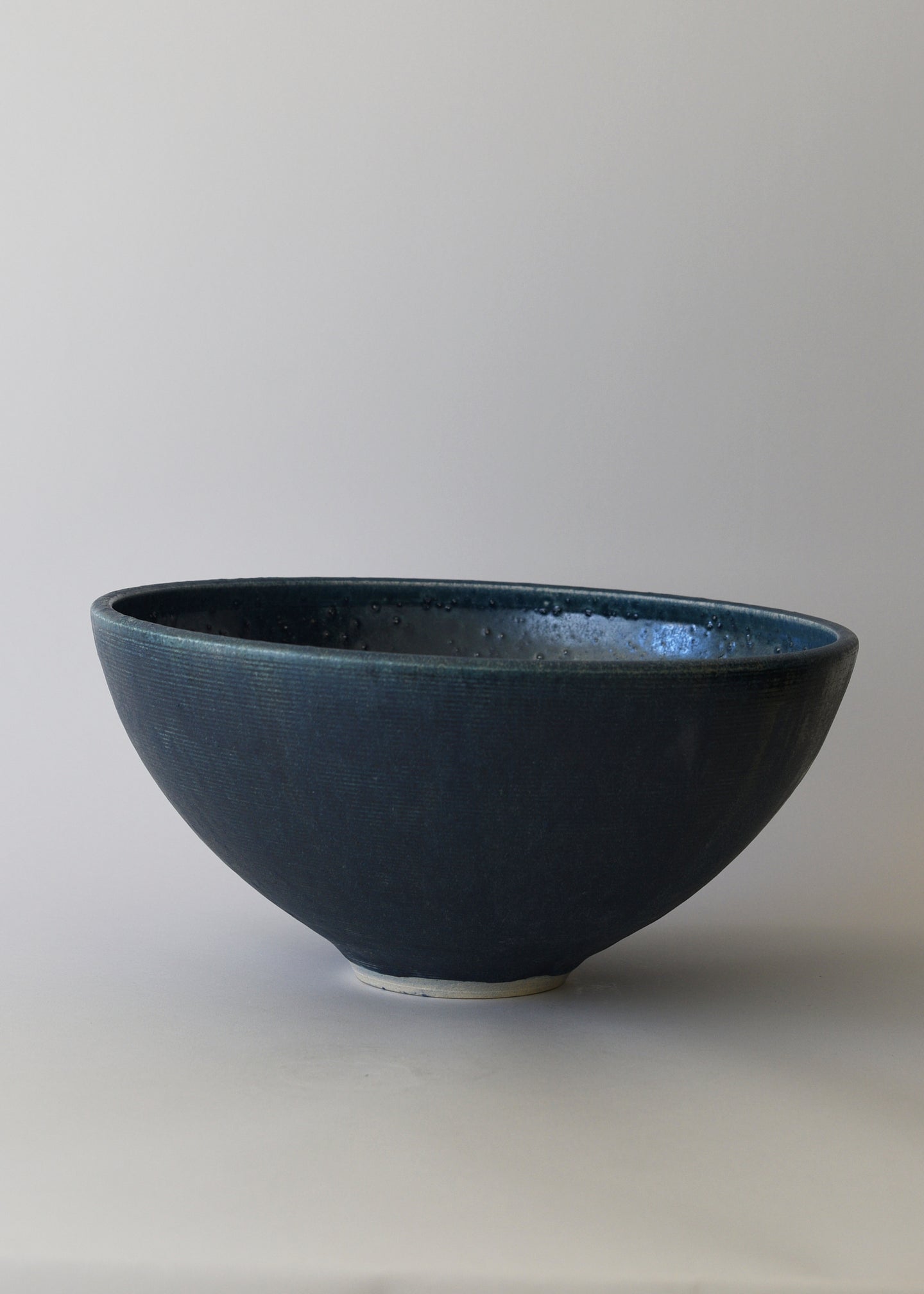 Extra Large Essential Serving Bowl in Combed Ink - Victoria Morris Pottery