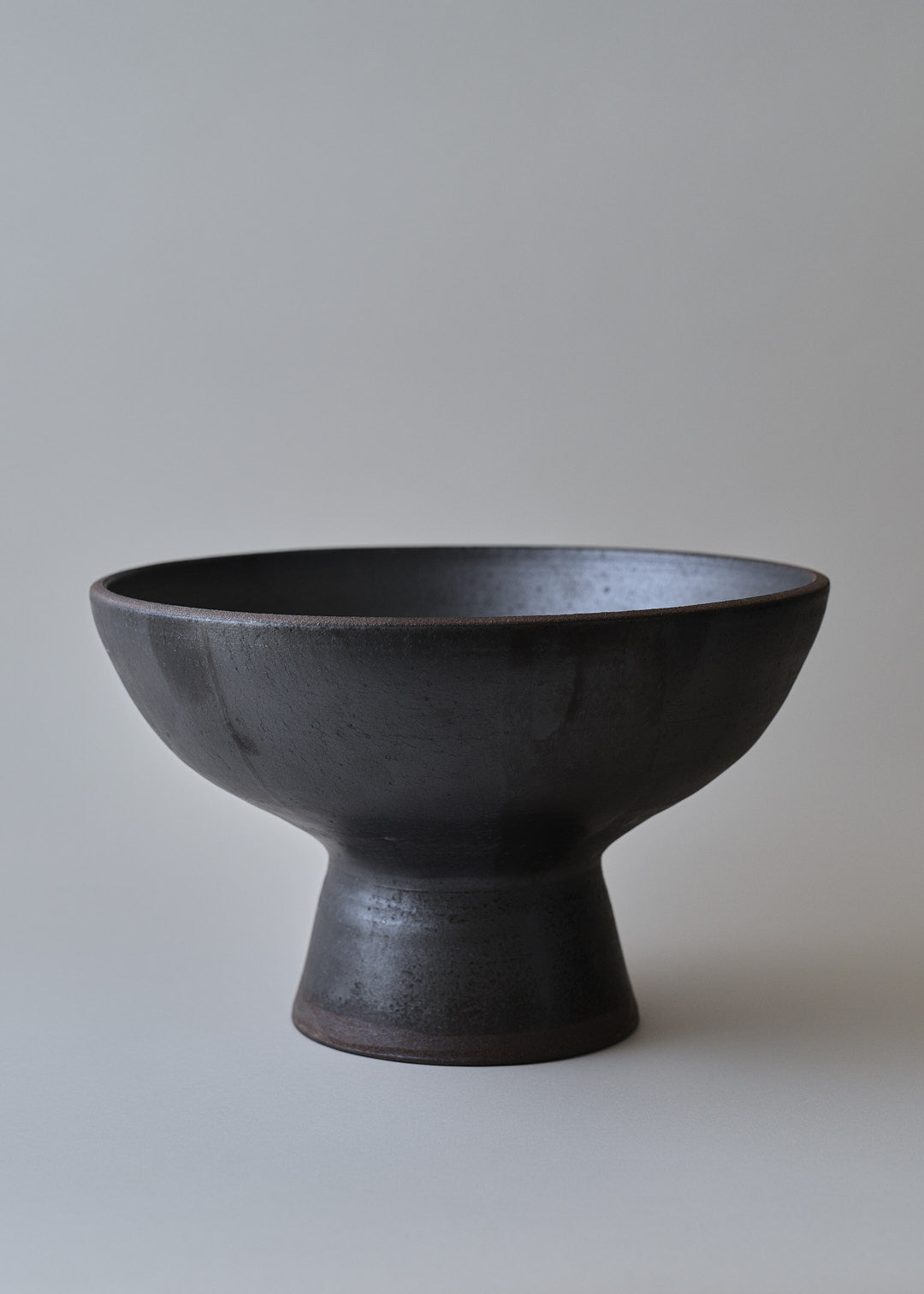 Large Footed Bowl in Iron Black No.2 - Victoria Morris Pottery