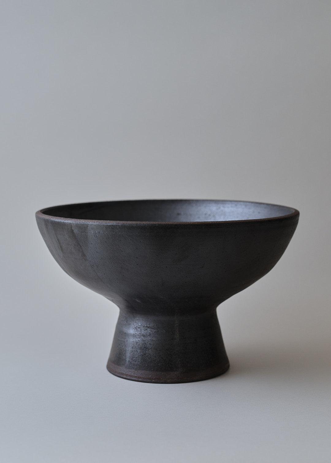 Large Footed Bowl in Iron Black No.2 - Victoria Morris Pottery