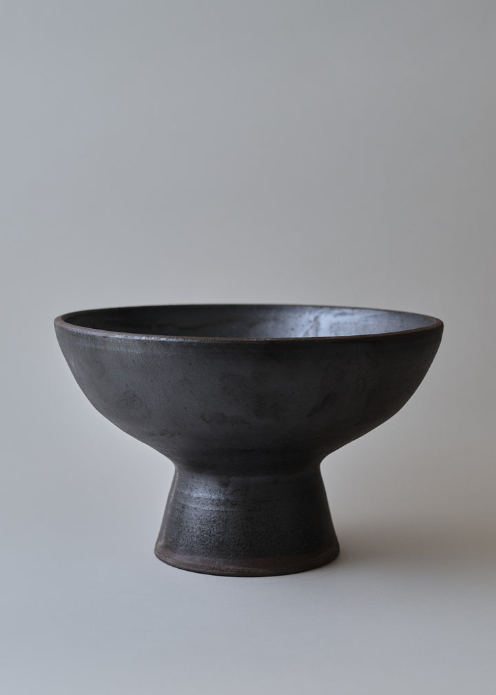 Large Footed Bowl in Iron Black No.2 - Victoria Morris Pottery