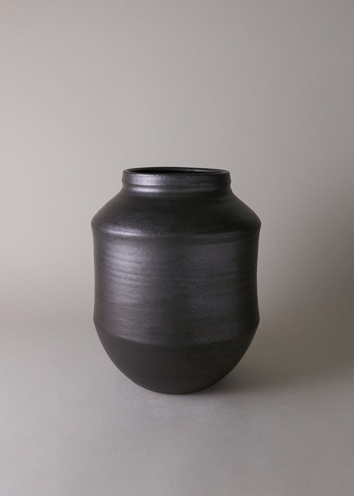 Large Elle Vase in Iron Black - Victoria Morris Pottery