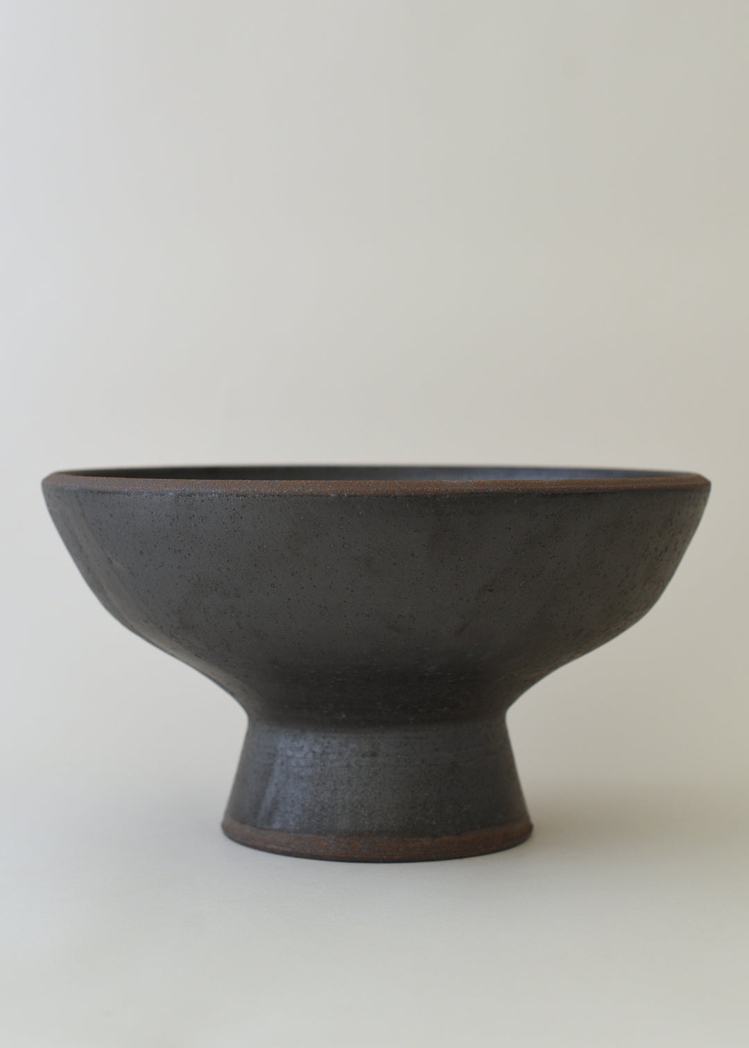 Large Footed Bowl in Iron Black No.2 - Victoria Morris Pottery