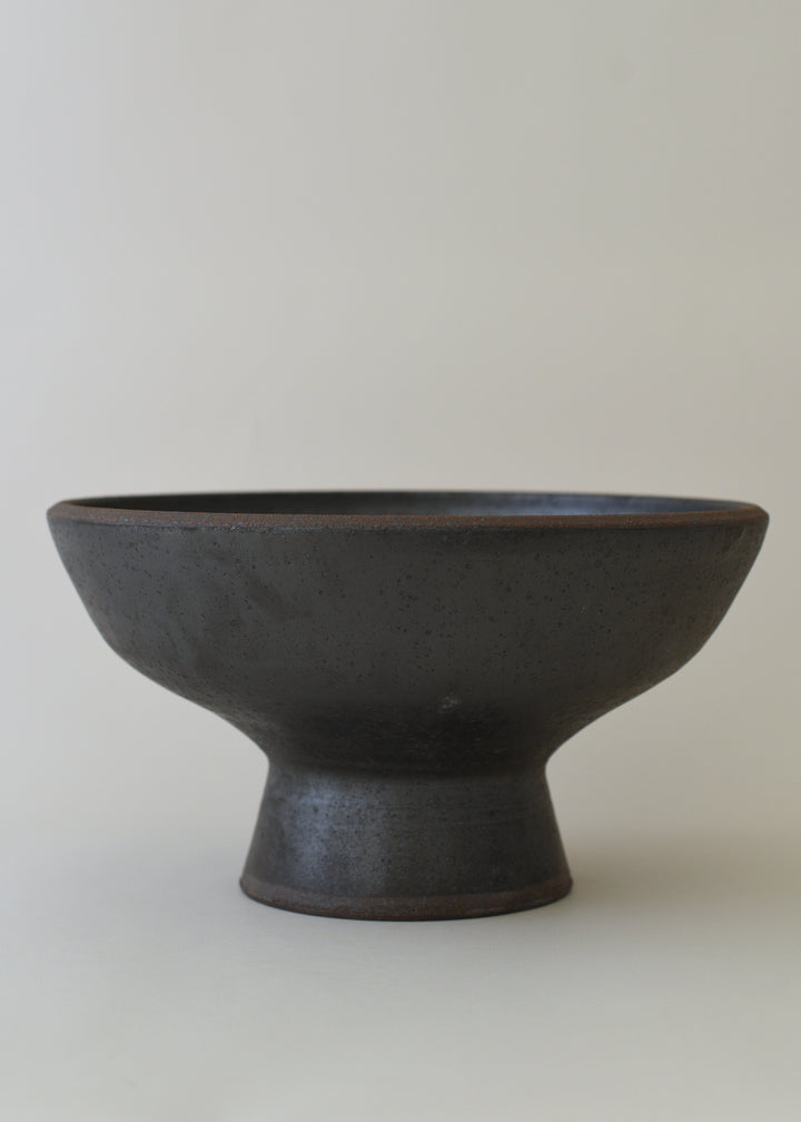 Large Footed Bowl in Iron Black No.2 - Victoria Morris Pottery