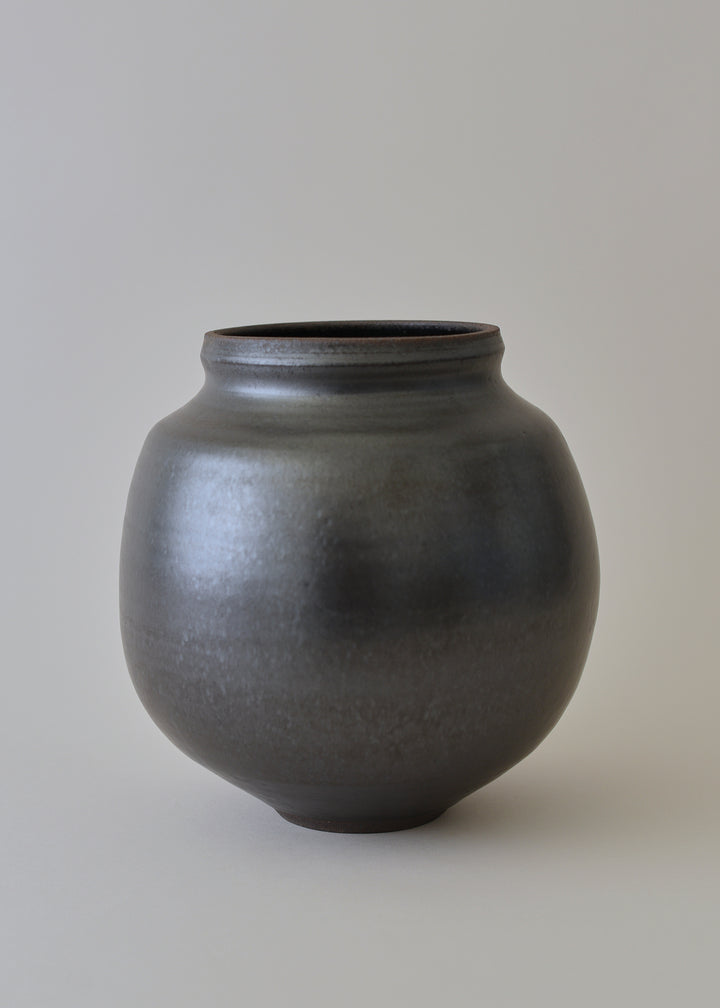 Round Vase in Iron Black - Victoria Morris Pottery
