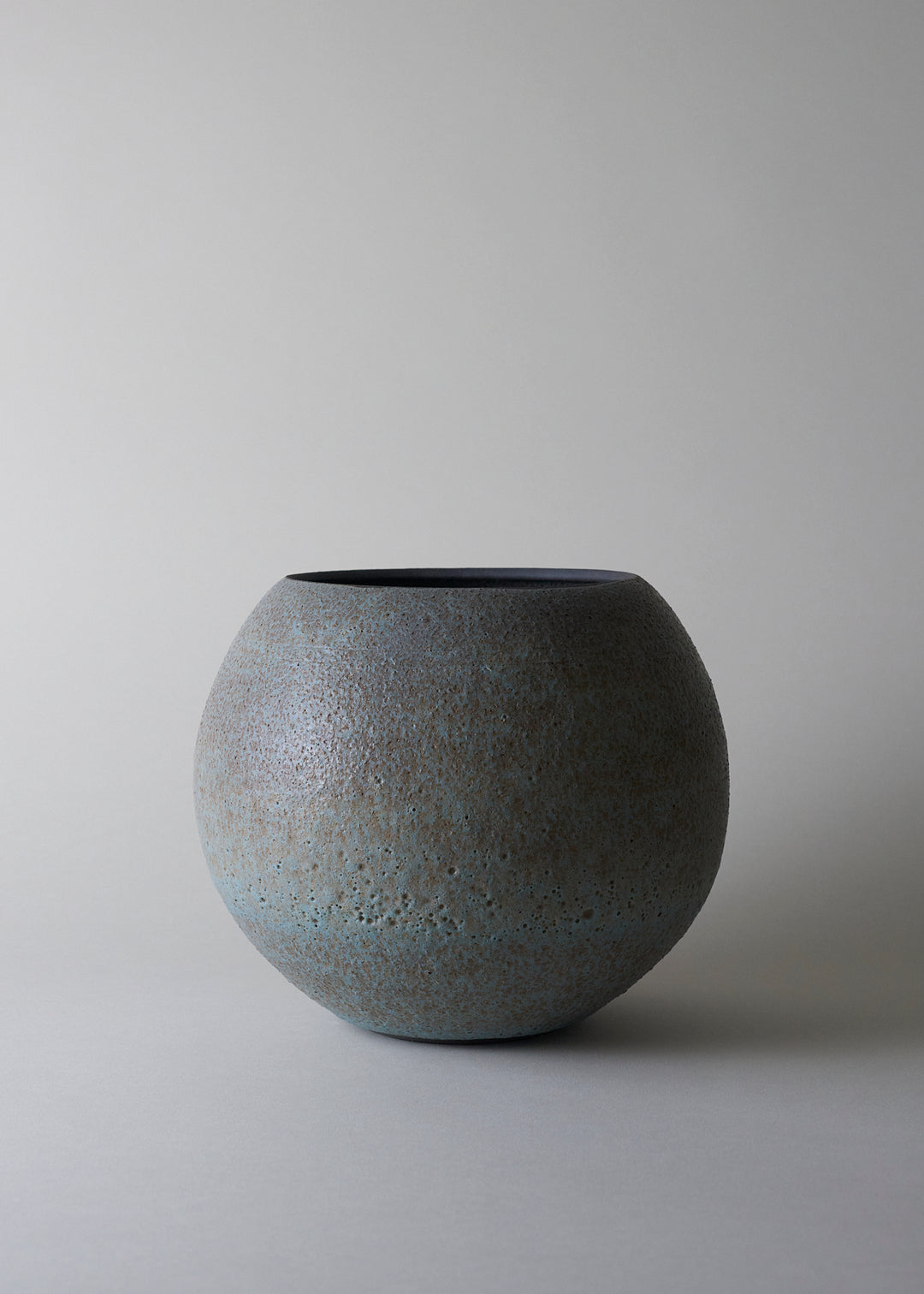 Maru Vase in Pool - Victoria Morris Pottery