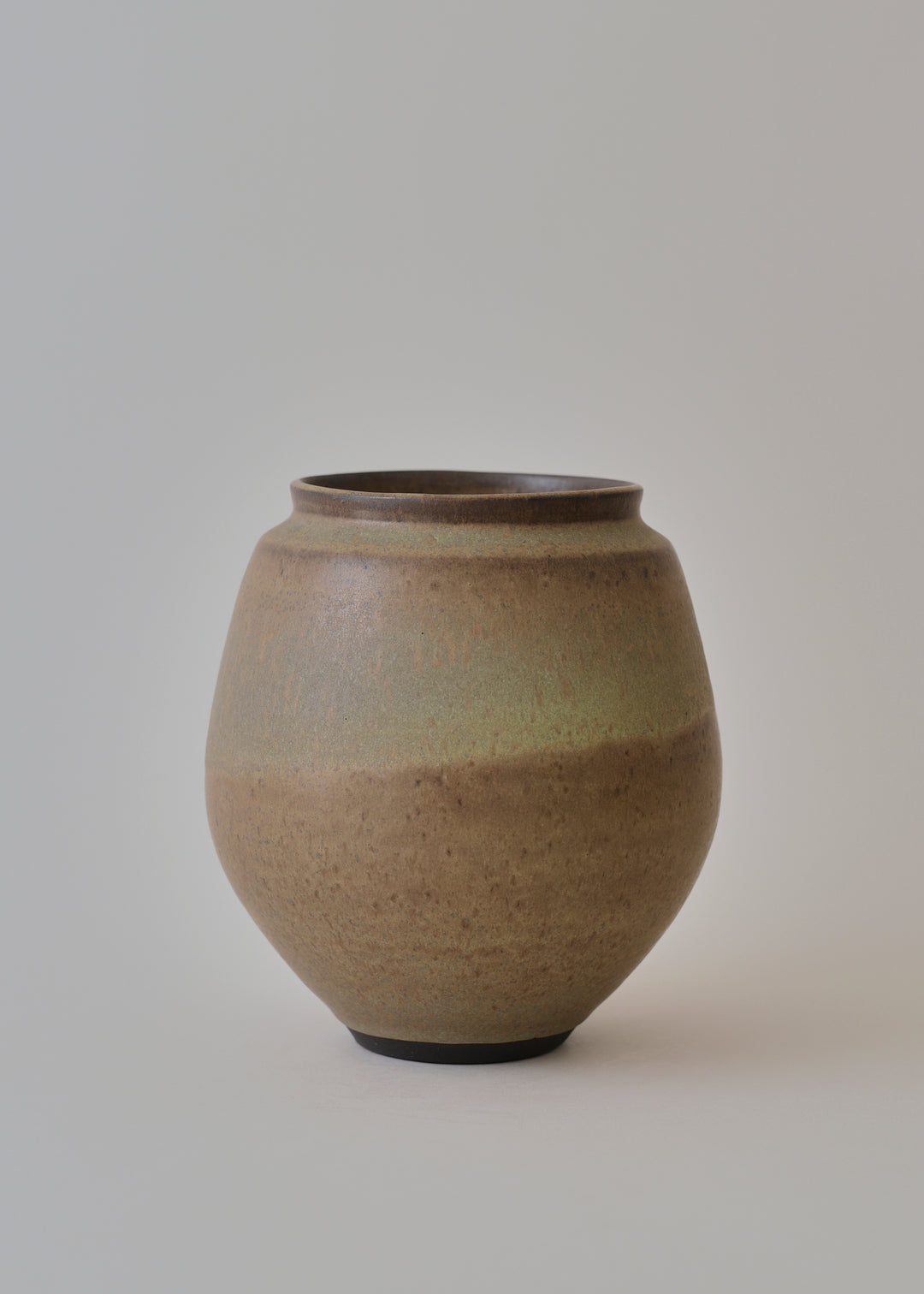 Low Poppy Vase in Hazel - Victoria Morris Pottery