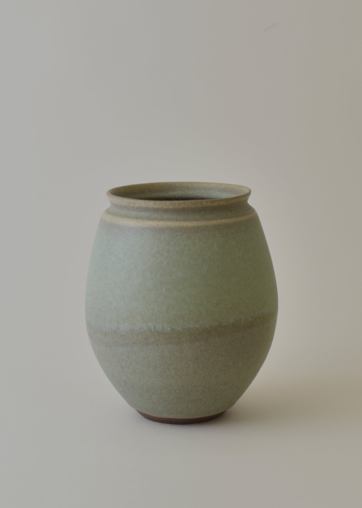 Low Poppy Vase in Mineral - Victoria Morris Pottery