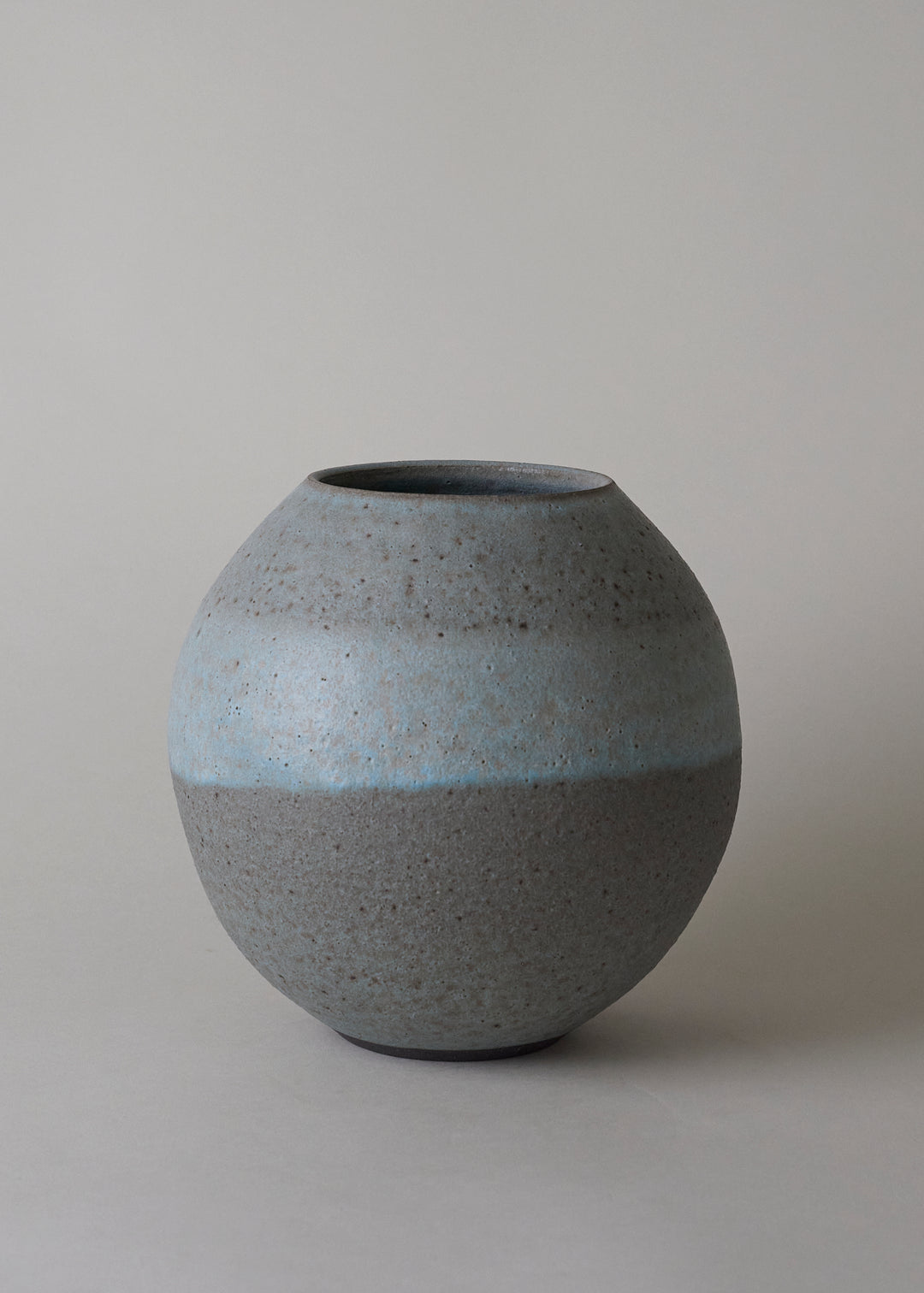 Maru Vase in Pool - Victoria Morris Pottery