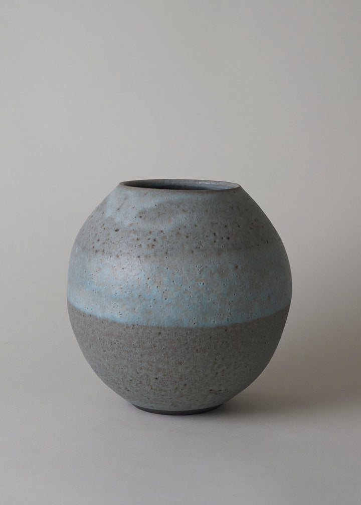 Maru Vase in Pool - Victoria Morris Pottery