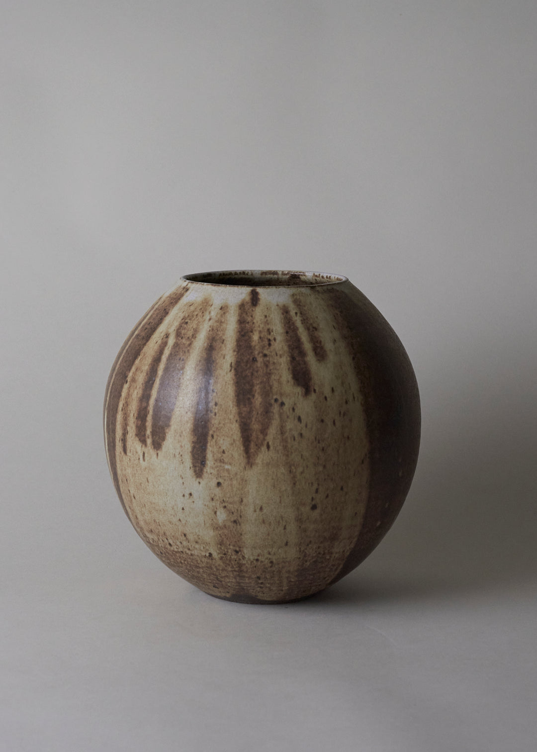 Maru Vase no. 1 in Live Oak - Victoria Morris Pottery