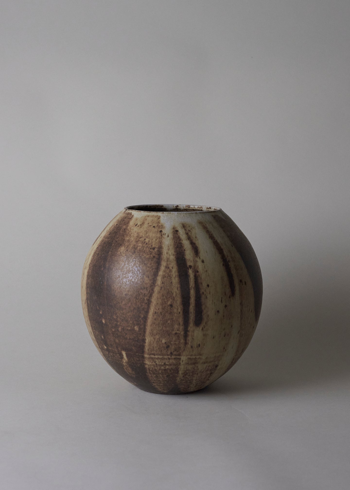 Maru Vase no. 1 in Live Oak - Victoria Morris Pottery