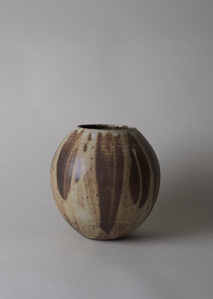 Maru Vase no. 1 in Live Oak - Victoria Morris Pottery