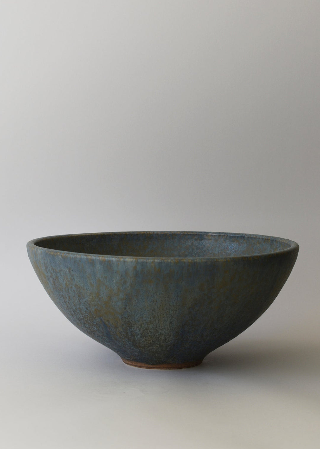 Essential Rounded Serving Bowl in Lake Blue - Victoria Morris Pottery
