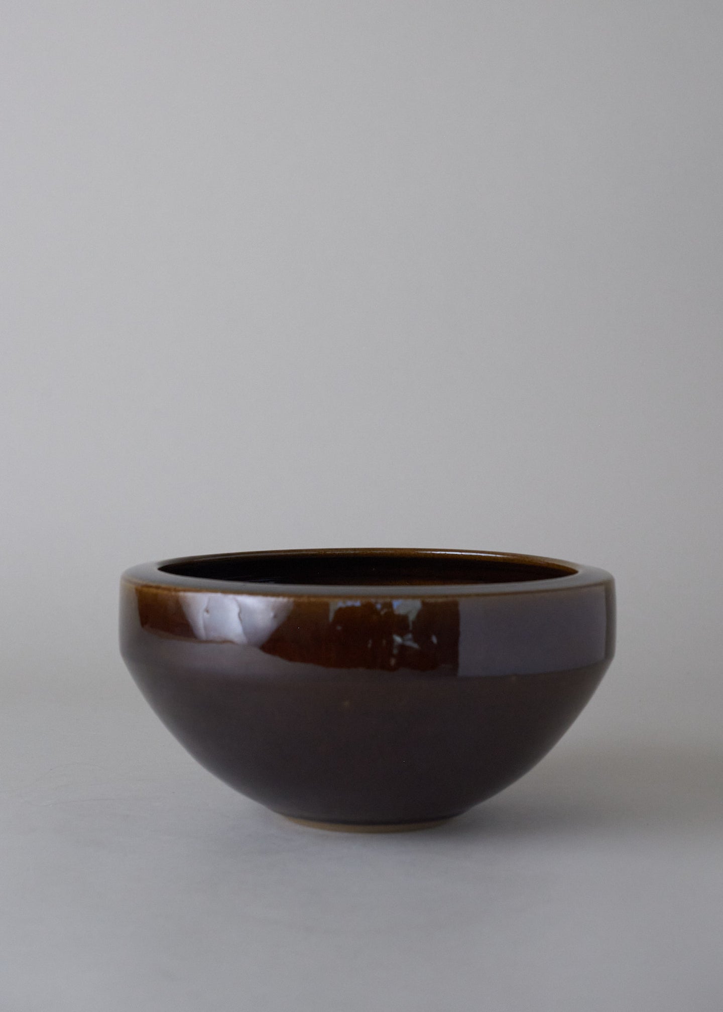 Medium Ledge Series Bowl in Dark Amber - Victoria Morris Pottery