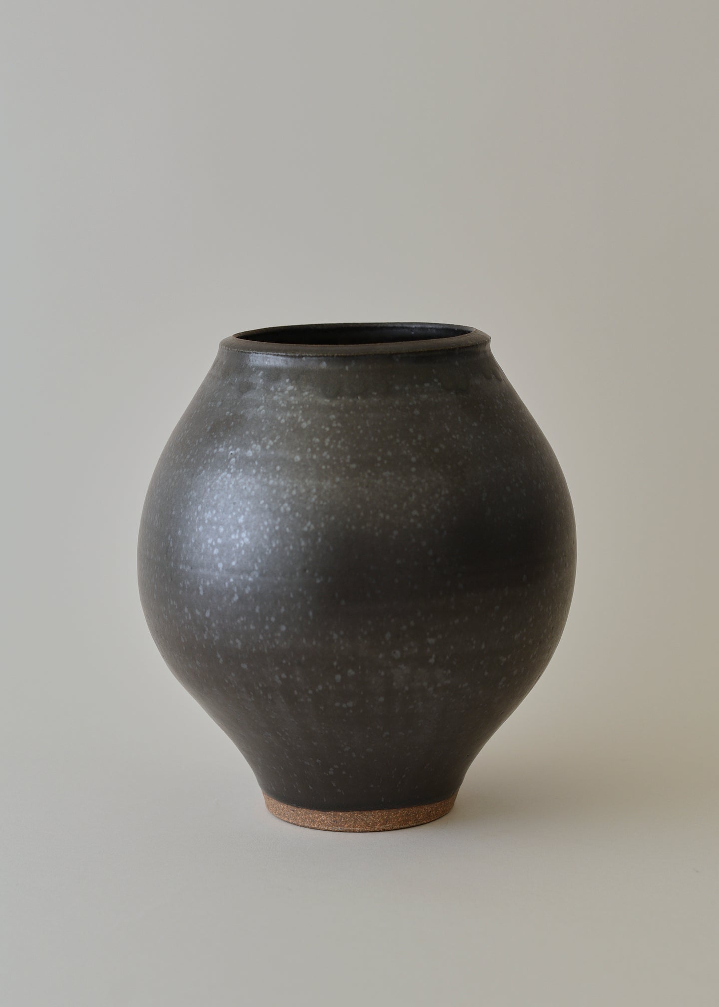 Orb Series Vase in Iron Black - Victoria Morris Pottery