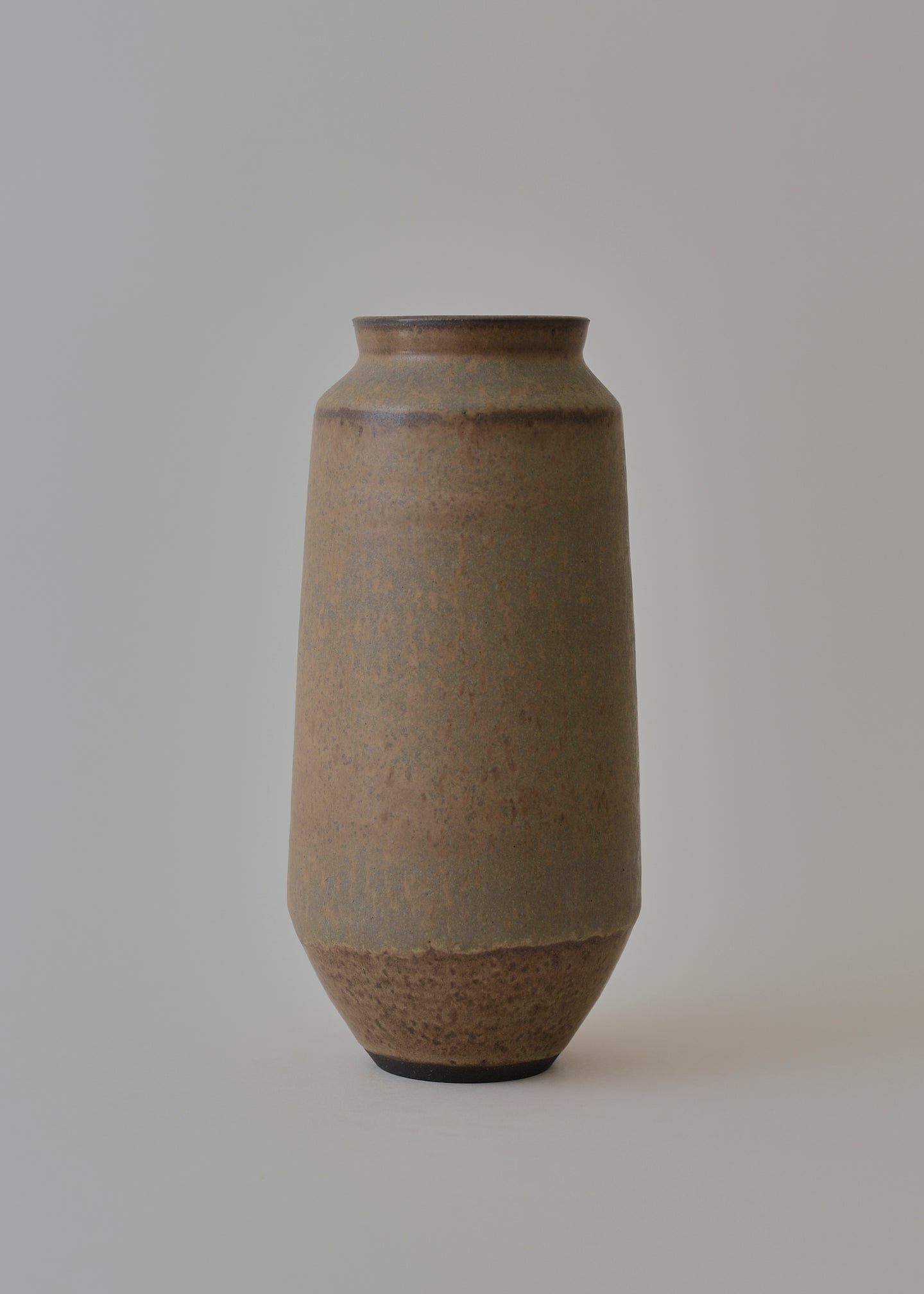Poppy Series Vase in Hazel - Victoria Morris Pottery