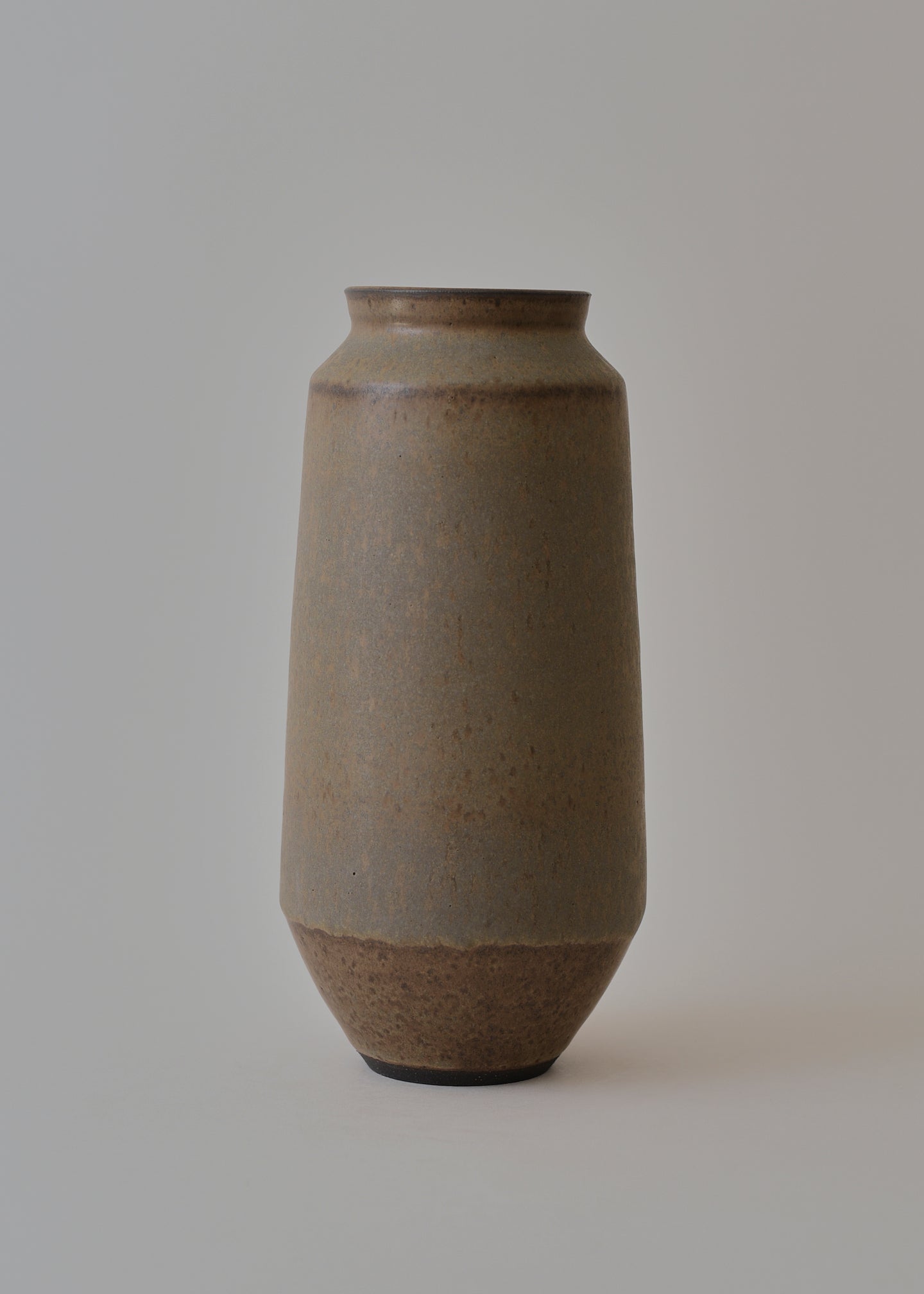 Poppy Series Vase in Hazel - Victoria Morris Pottery