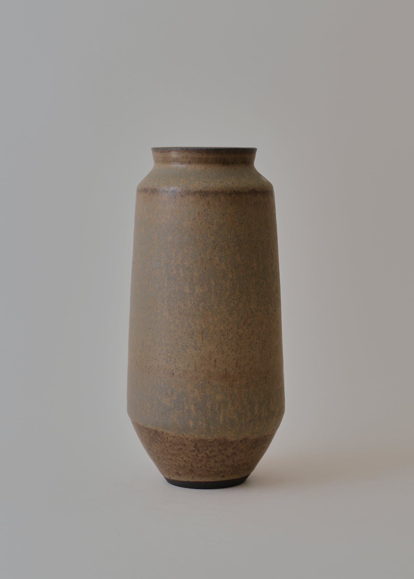 Poppy Series Vase in Hazel - Victoria Morris Pottery