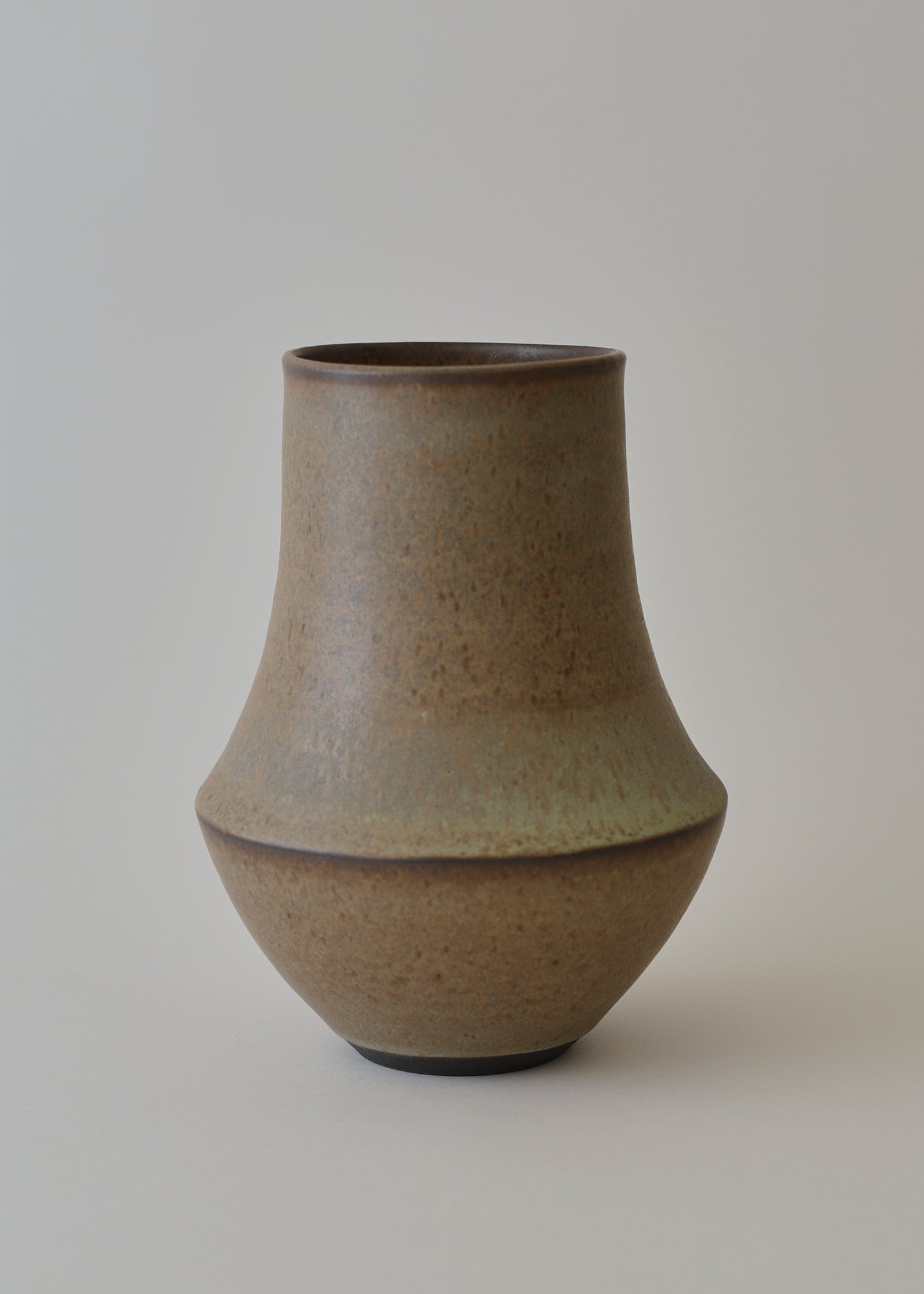 Pueblo Vase in Hazel - Victoria Morris Pottery