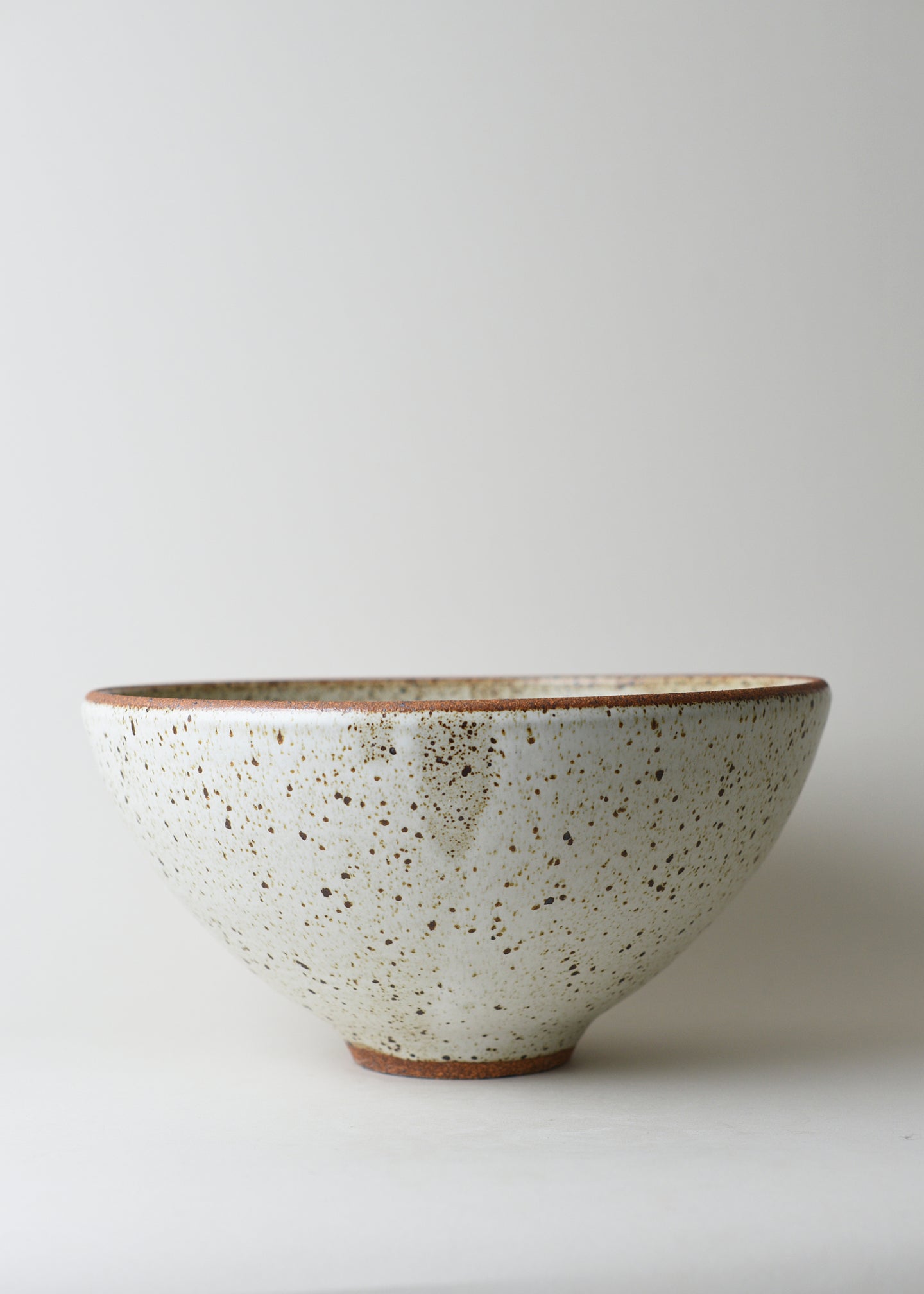 Extra Large Lucy Serving Bowl in Mottled Ivory - Victoria Morris Pottery