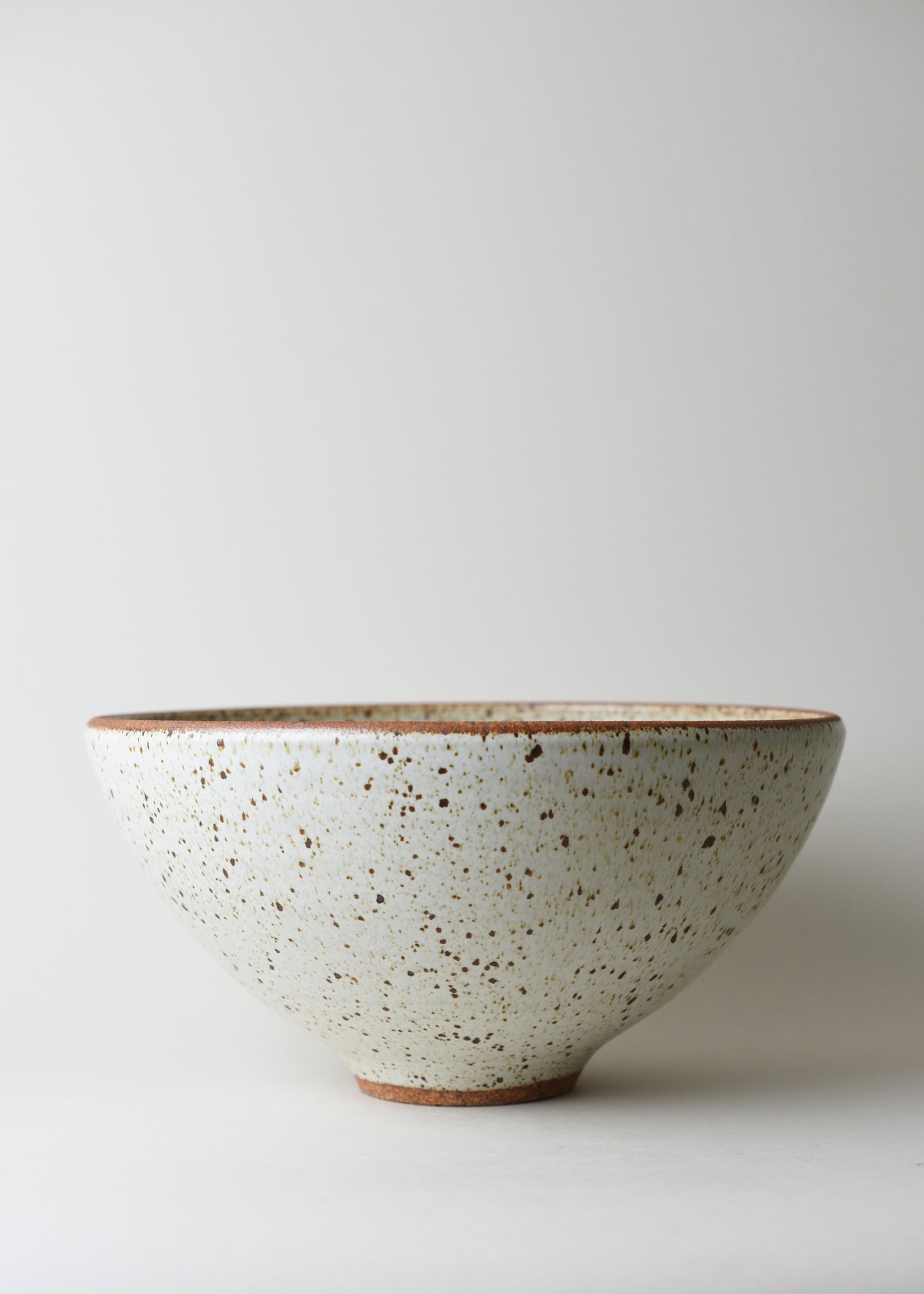 Extra Large Lucy Serving Bowl in Mottled Ivory - Victoria Morris Pottery