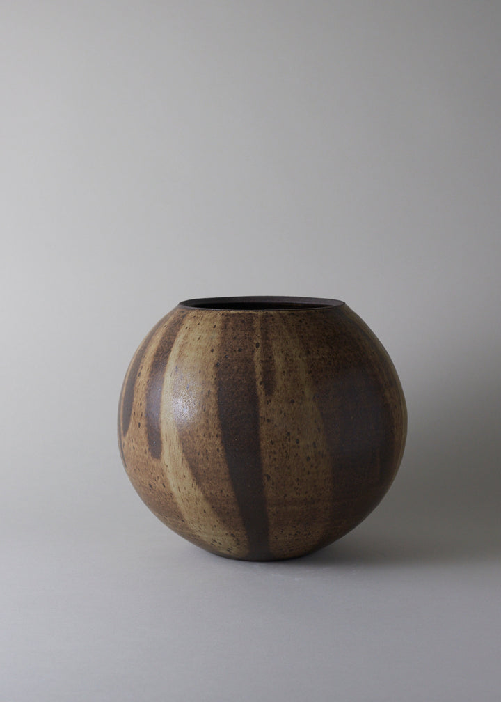 Maru Vase no. 1 in Live Oak - Victoria Morris Pottery
