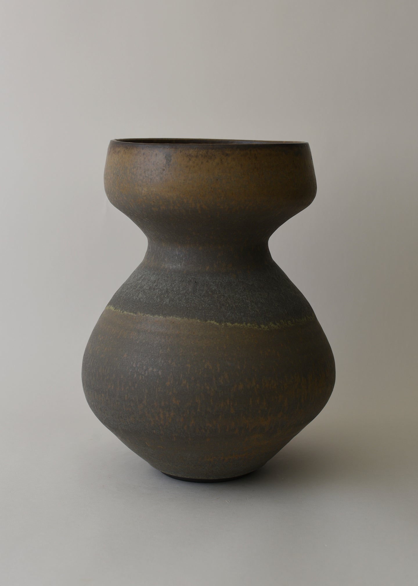 Rounded Hera Vase in Hazel - Victoria Morris Pottery