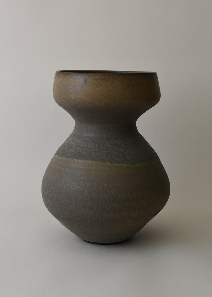 Rounded Hera Vase in Hazel - Victoria Morris Pottery