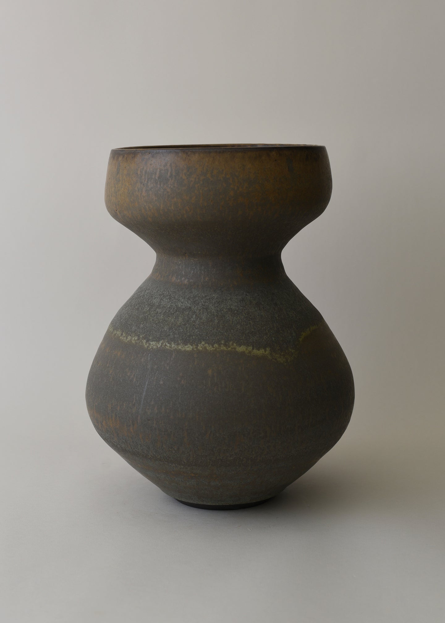 Rounded Hera Vase in Hazel - Victoria Morris Pottery