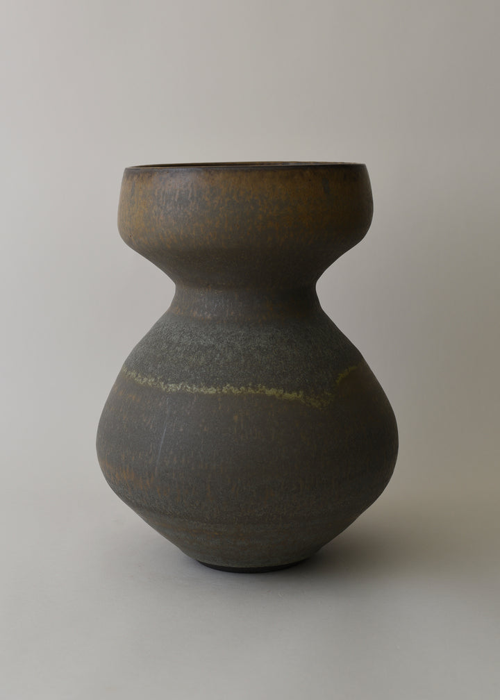 Rounded Hera Vase in Hazel - Victoria Morris Pottery