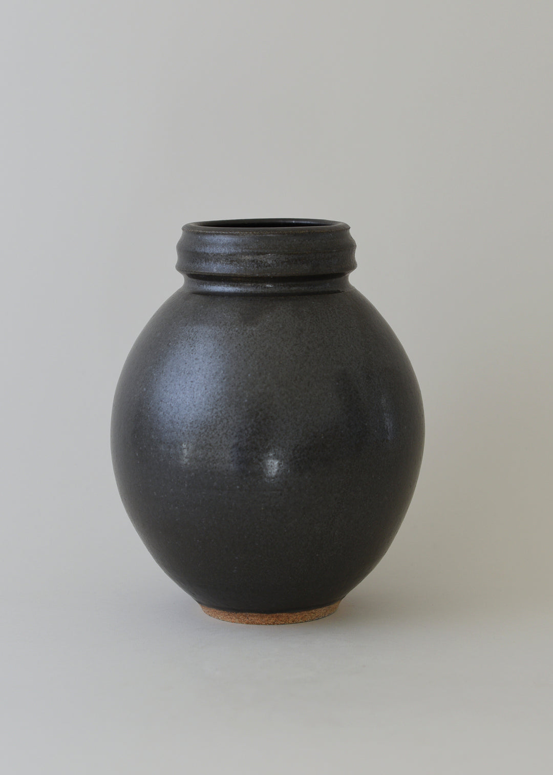 Flora Vase No.12 in Iron Black - Victoria Morris Pottery