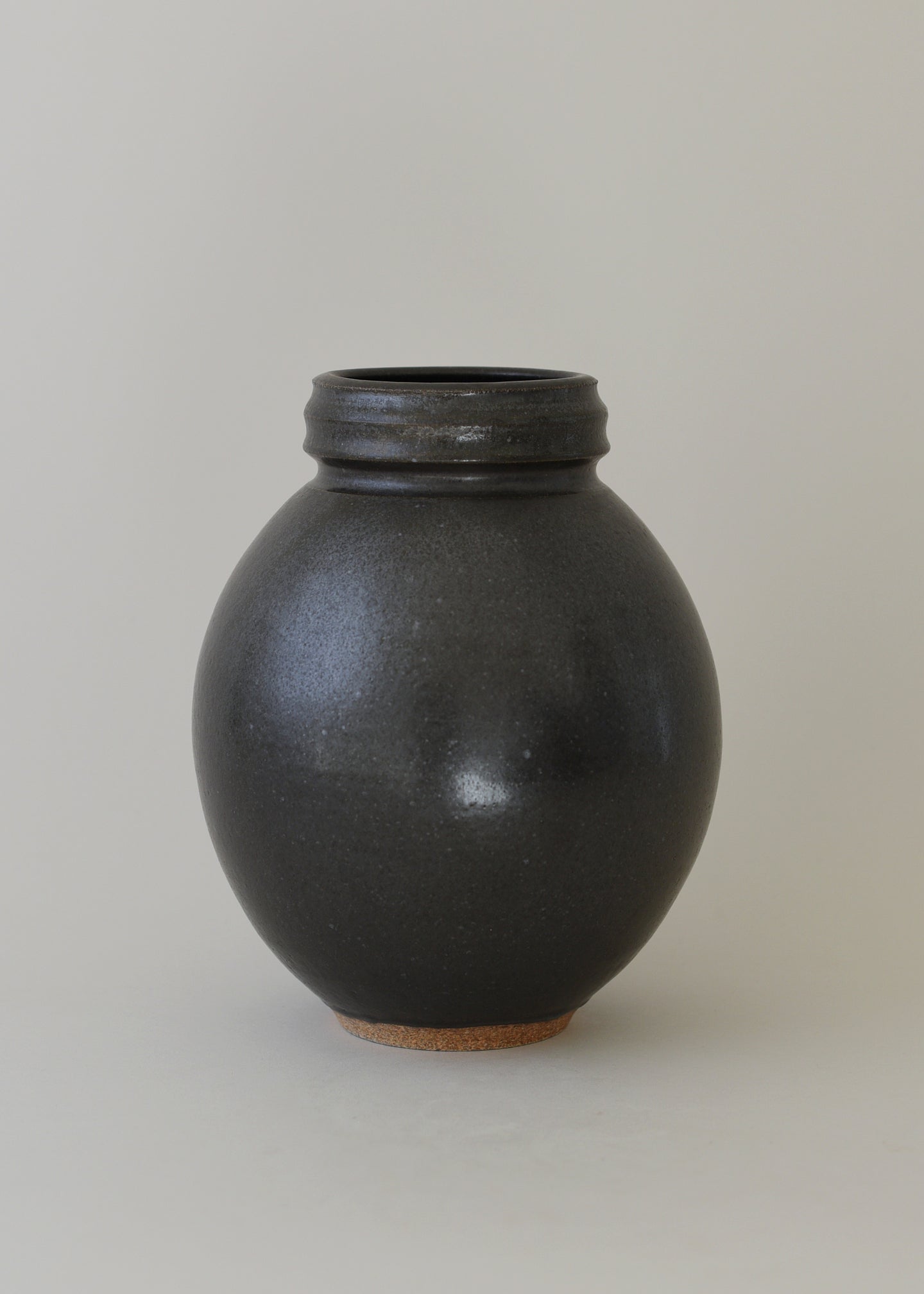 Flora Vase No.12 in Iron Black - Victoria Morris Pottery