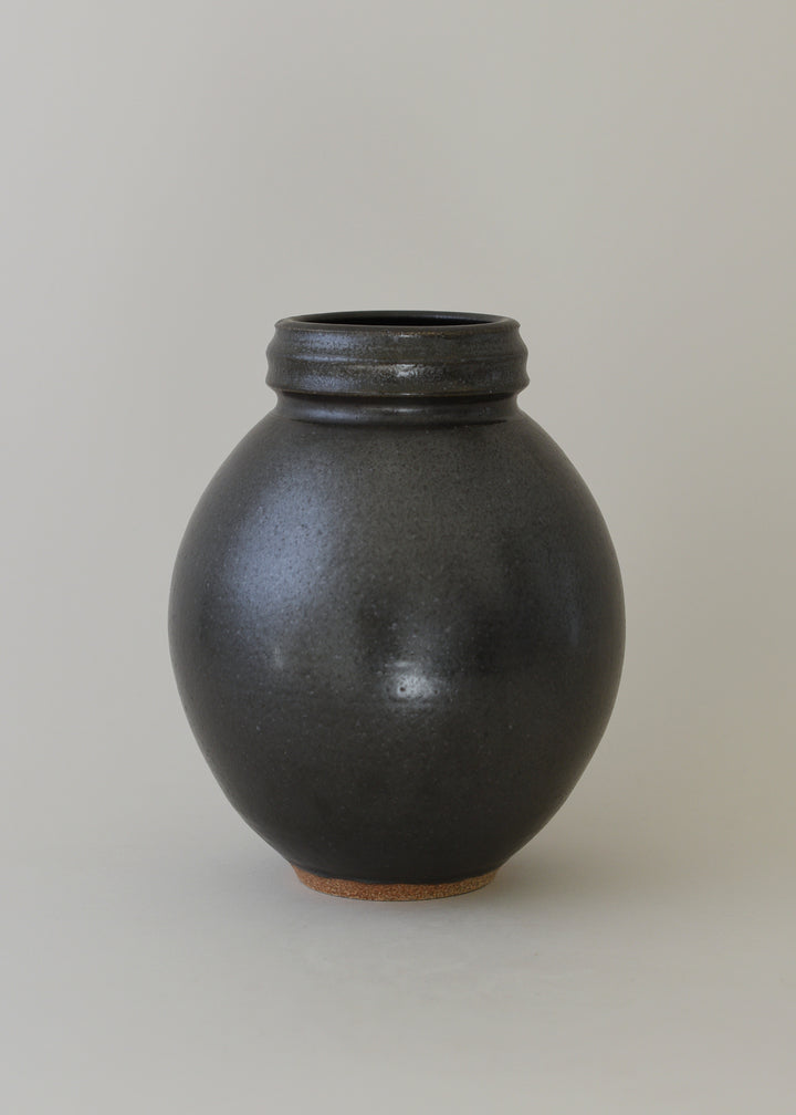 Flora Vase No.12 in Iron Black - Victoria Morris Pottery