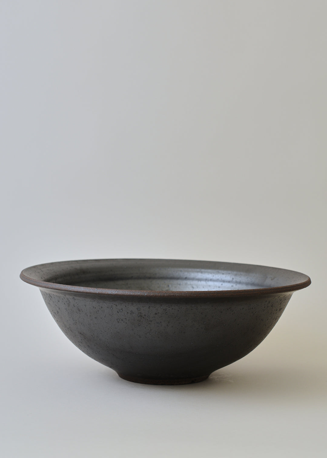 Extra Large Finn Bowl in Iron Black - Victoria Morris Pottery