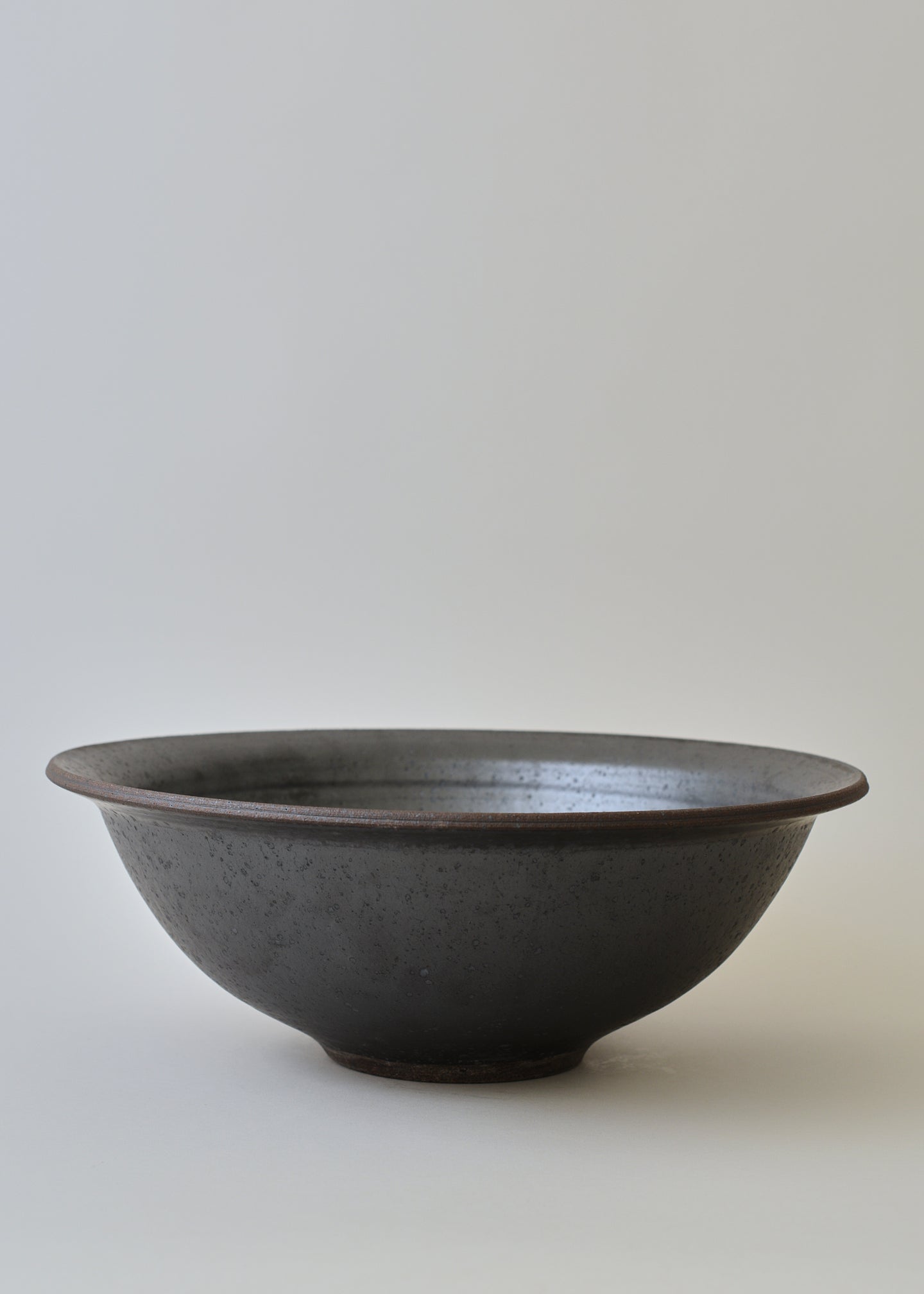 Extra Large Finn Bowl in Iron Black - Victoria Morris Pottery