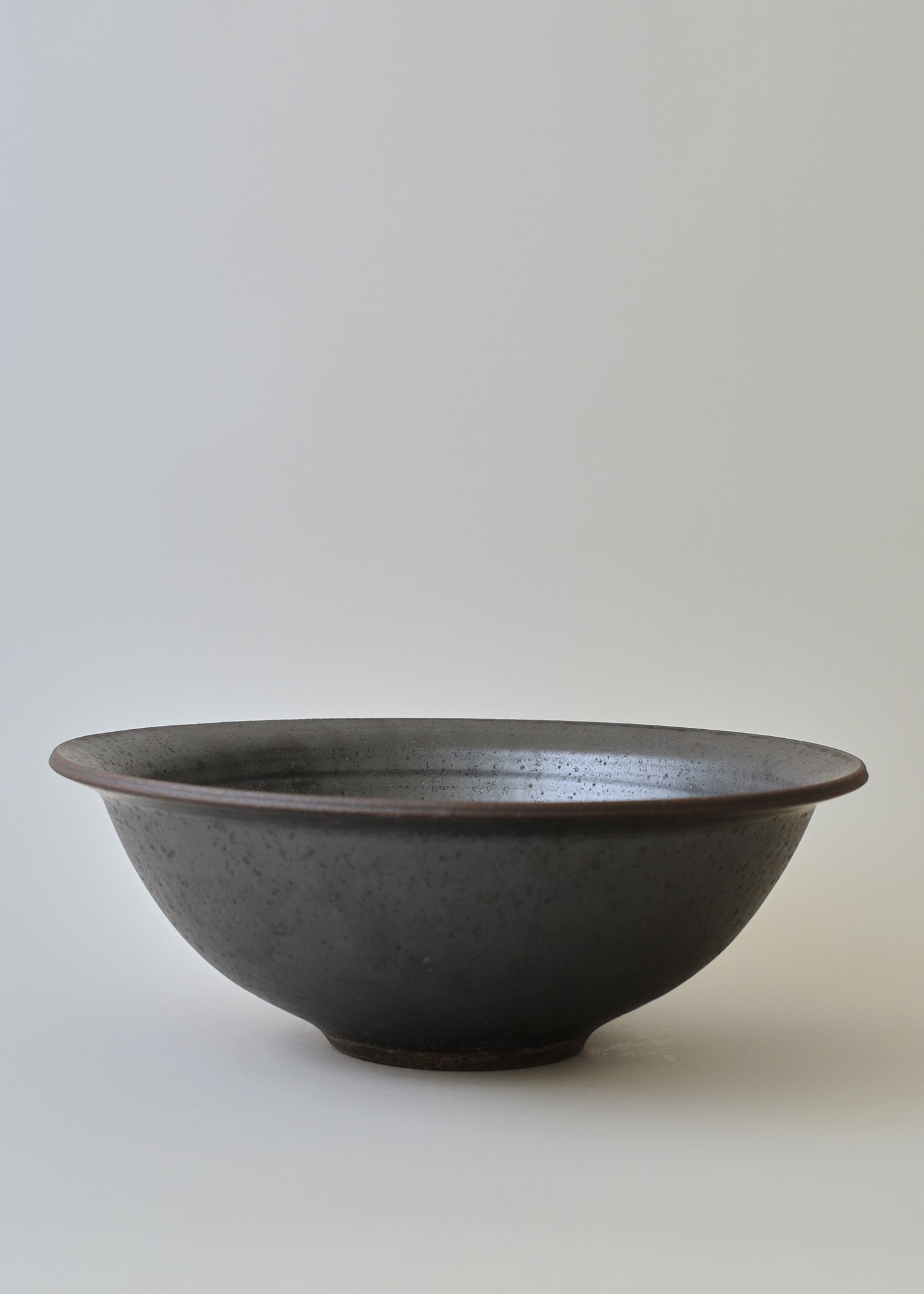 Extra Large Finn Bowl in Iron Black - Victoria Morris Pottery