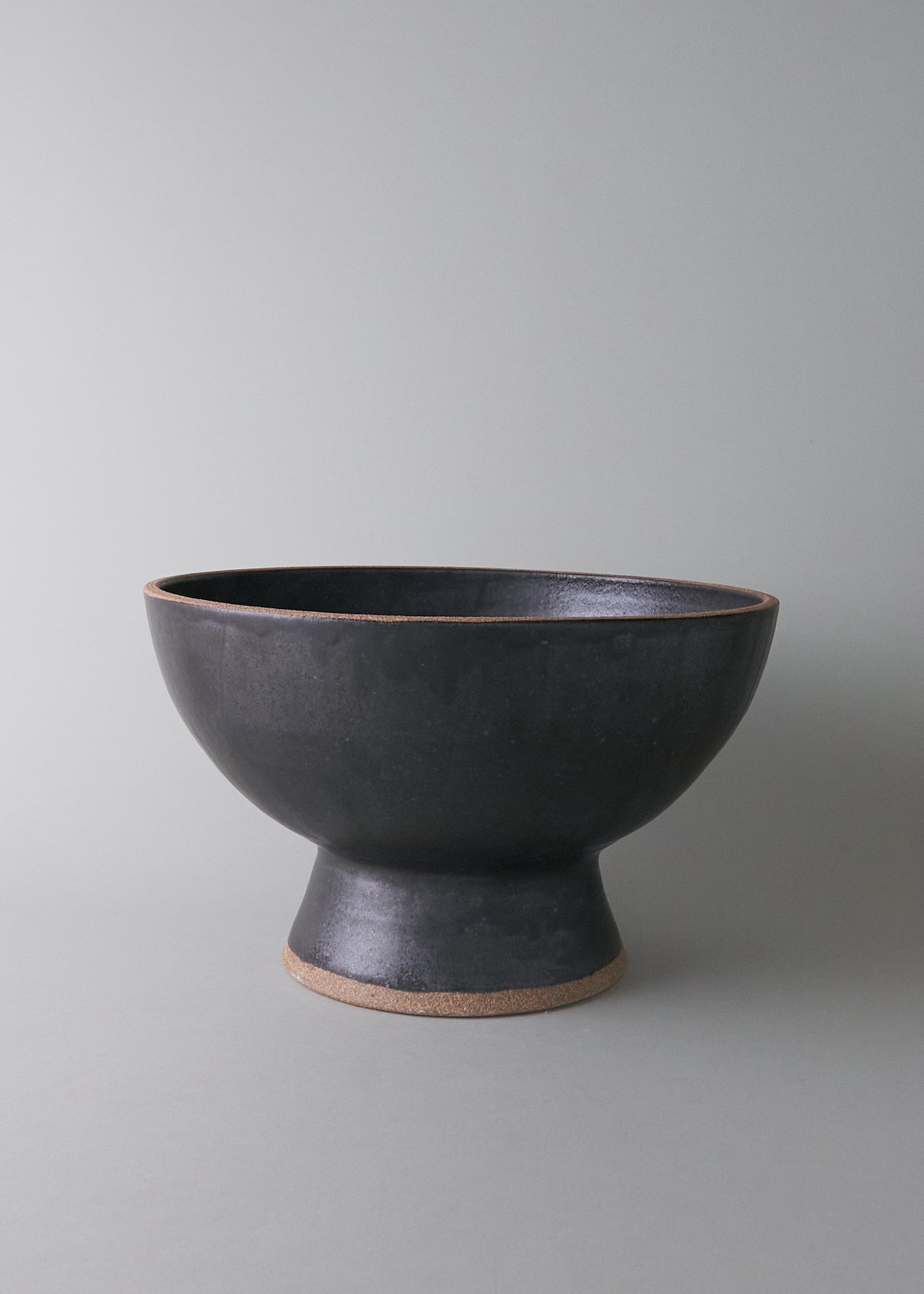 Large Footed Bowl in Iron Black No.1 - Victoria Morris Pottery