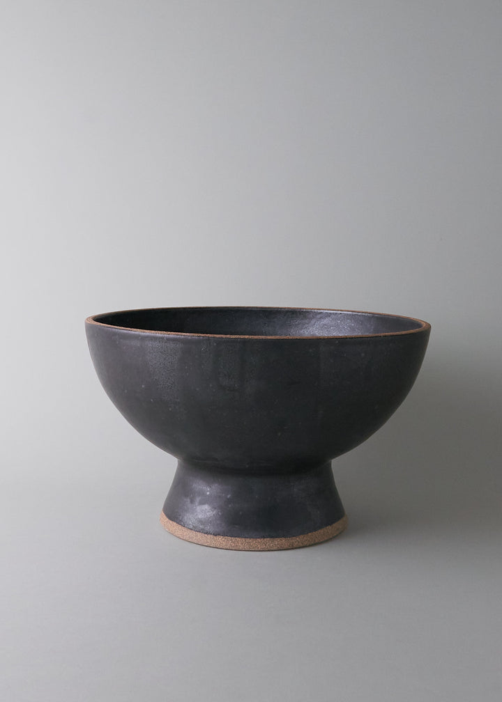 Large Footed Bowl in Iron Black No.1 - Victoria Morris Pottery