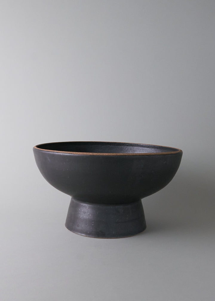 Large Footed Bowl in Iron Black No.2 - Victoria Morris Pottery