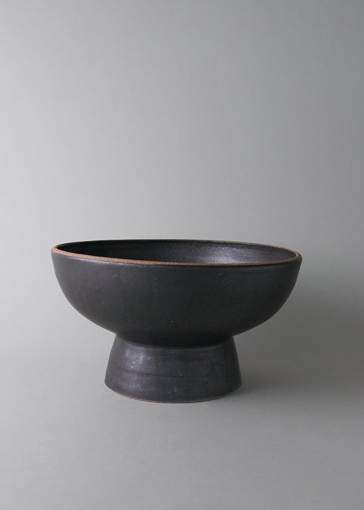 Large Footed Bowl in Iron Black No.2 - Victoria Morris Pottery