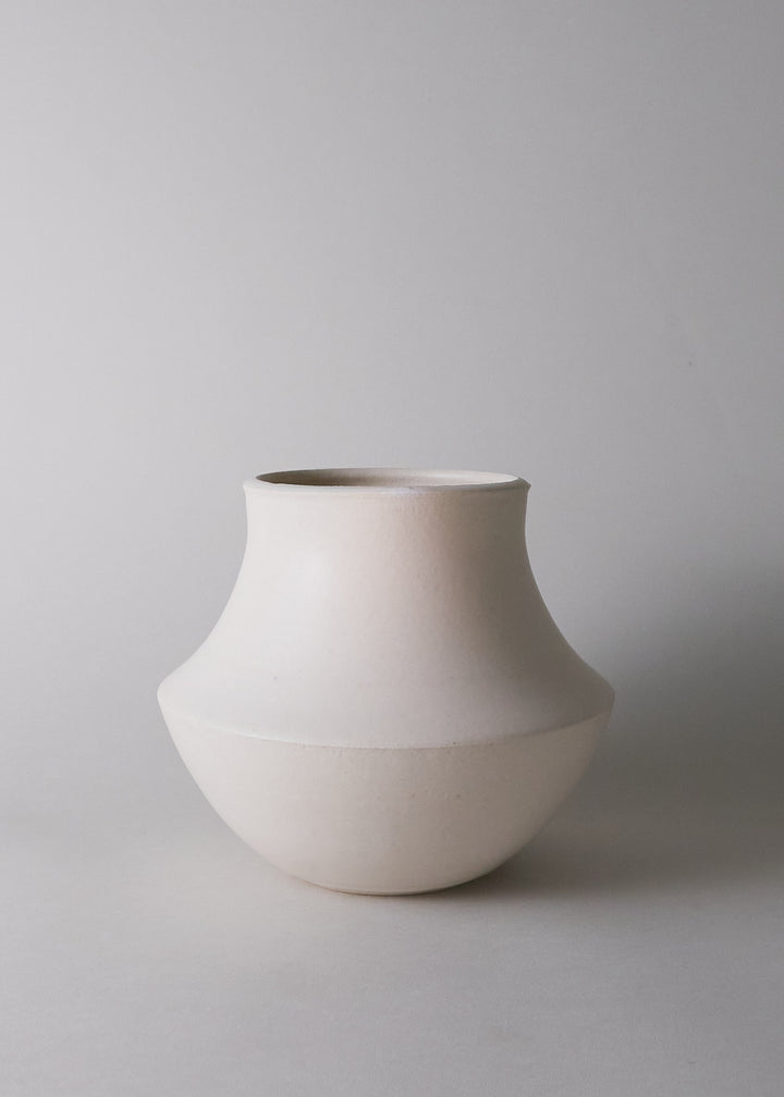 Pueblo Vase in Ivory - Victoria Morris Pottery