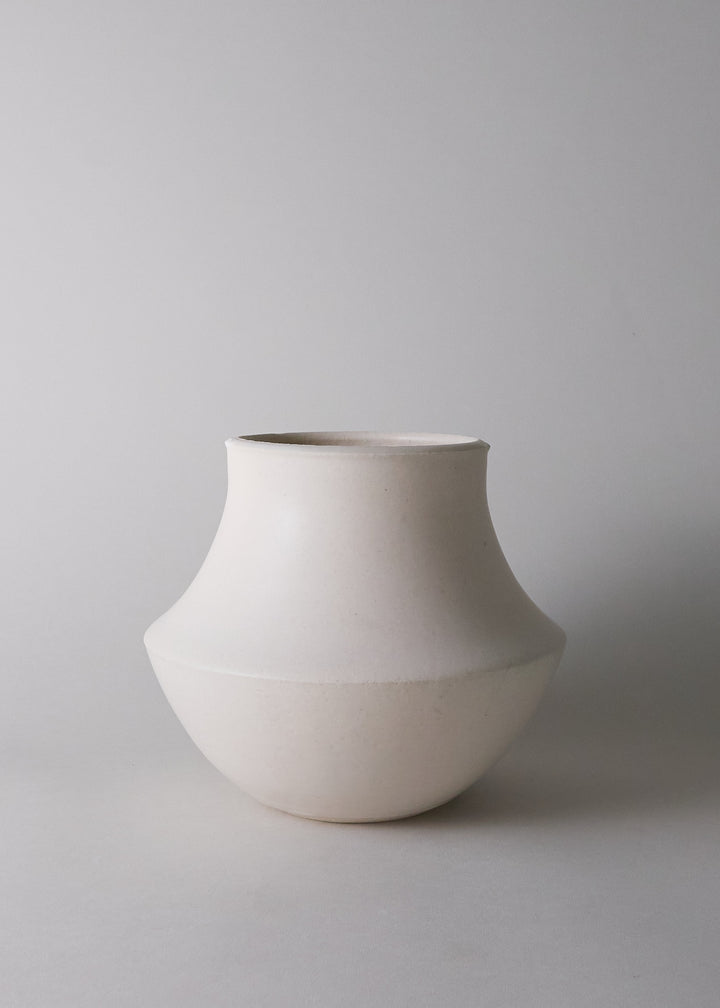 Pueblo Vase in Ivory - Victoria Morris Pottery