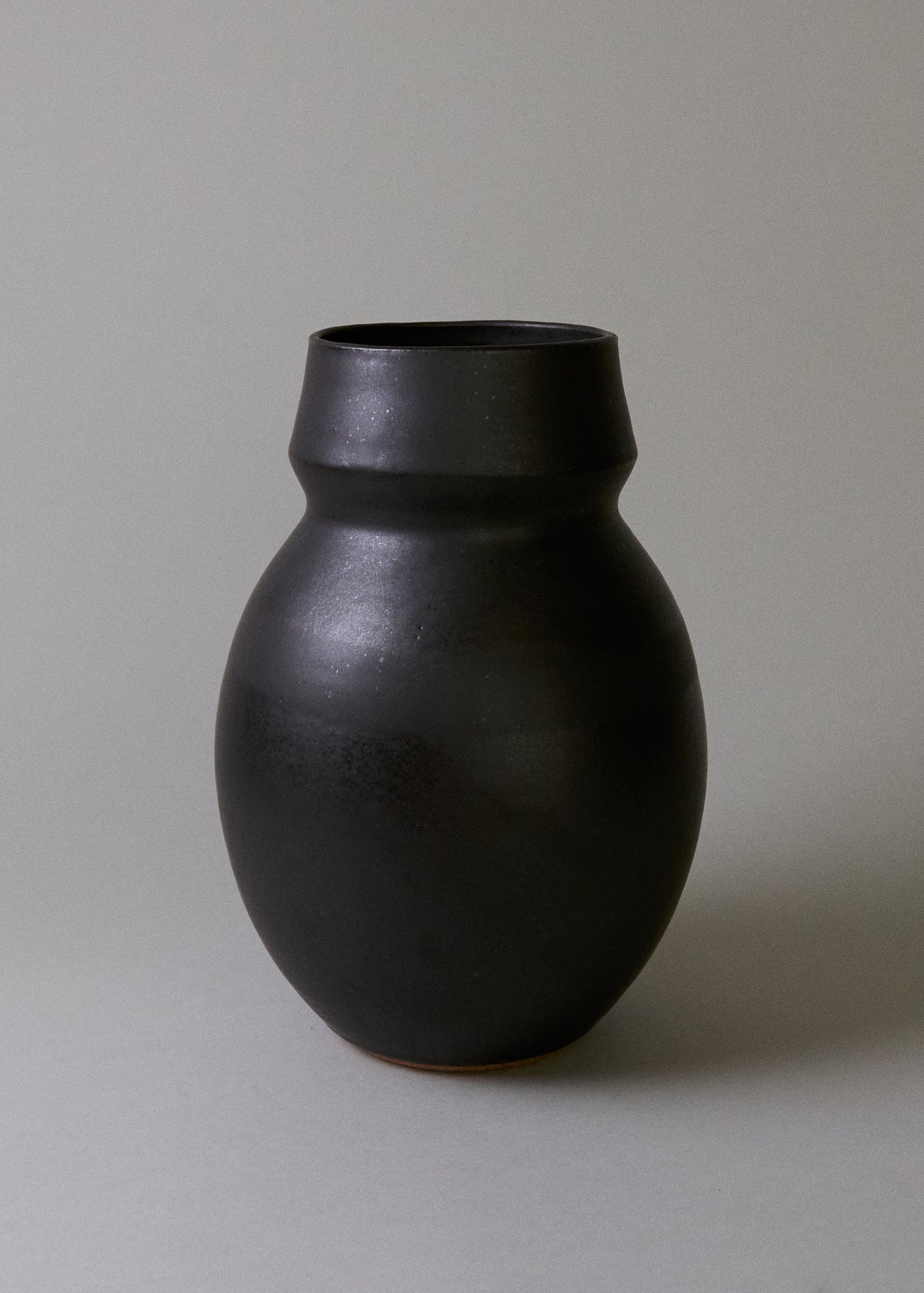 Large Flora Vase No.12 in Iron Black - Victoria Morris Pottery