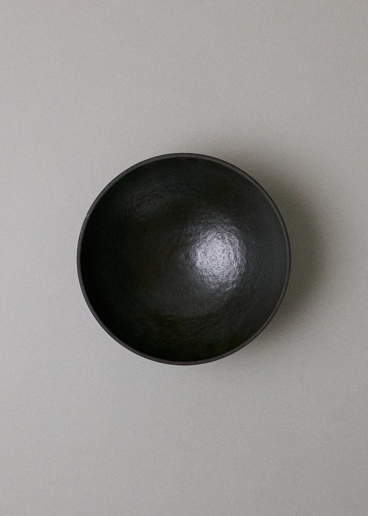 Essential Bowl in Combed Black Sand - Victoria Morris Pottery