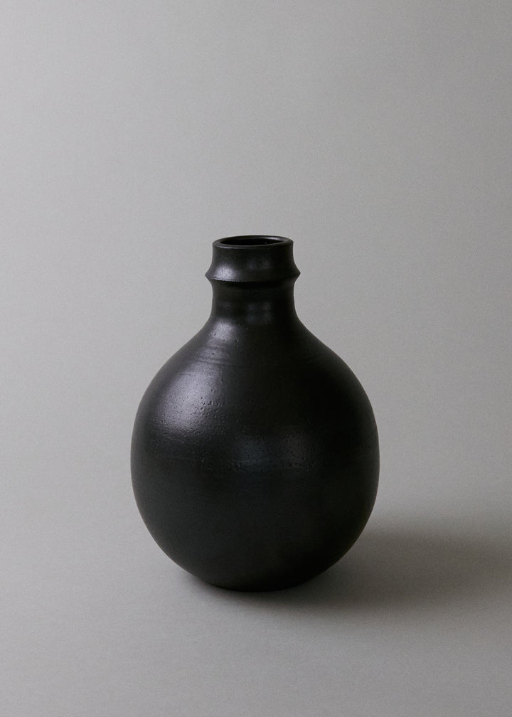 Ridge Rounded Vase in Obsidian - Victoria Morris Pottery