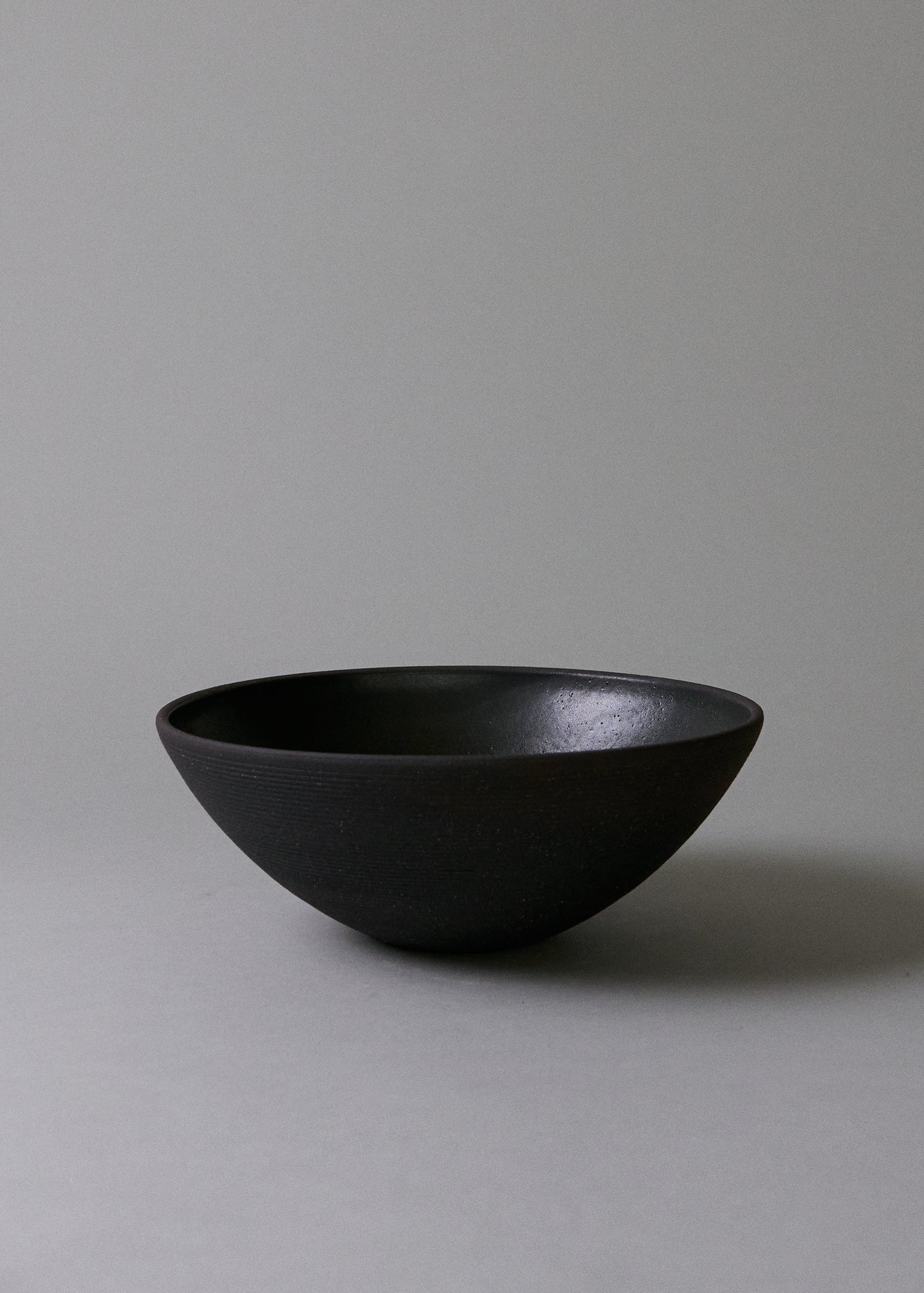 Essential Bowl in Combed Black Sand - Victoria Morris Pottery