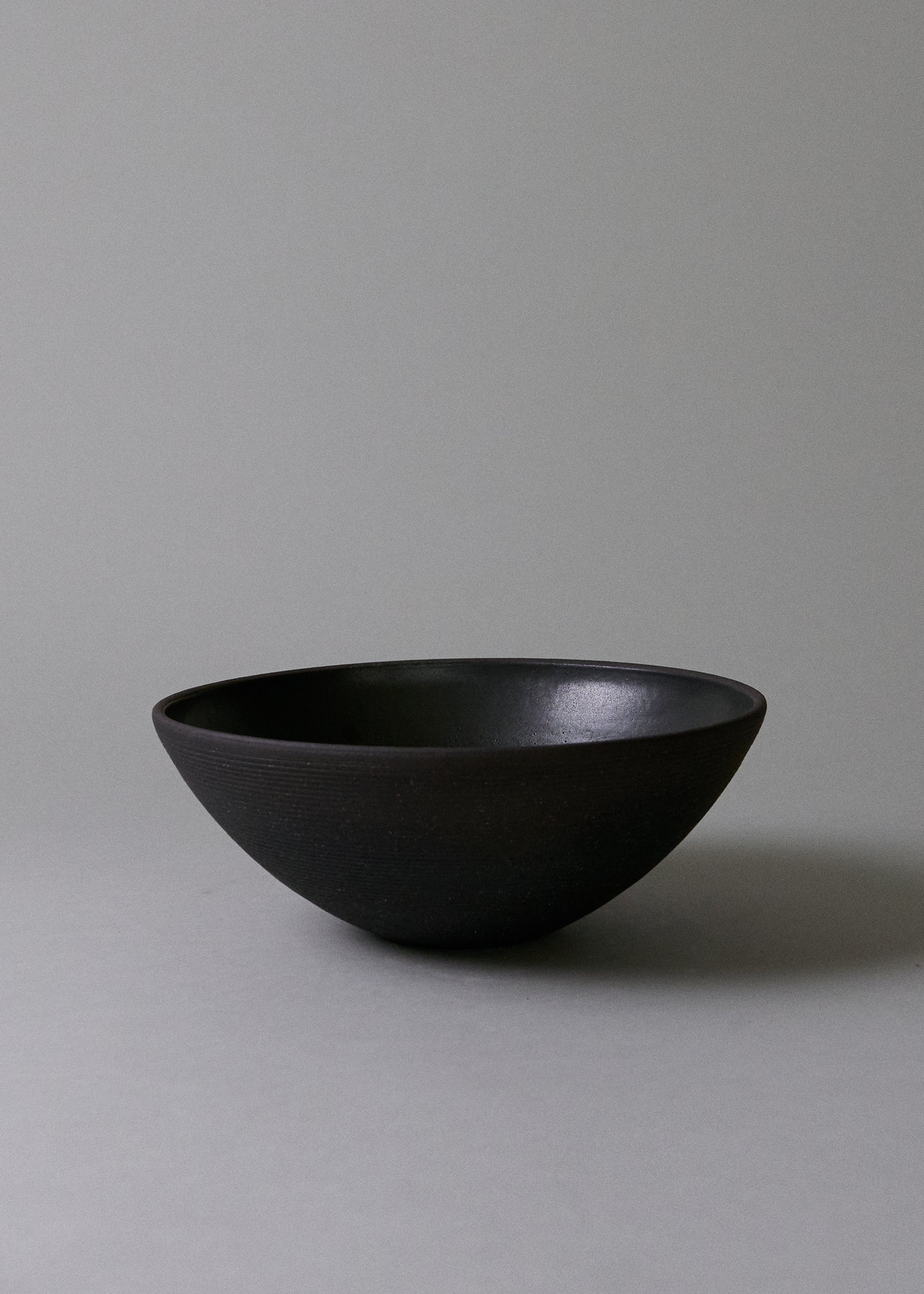 Essential Bowl in Combed Black Sand - Victoria Morris Pottery